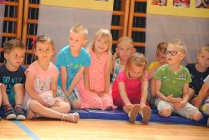 Vrtčevski otroci pomahali vrtcu v slovo 7